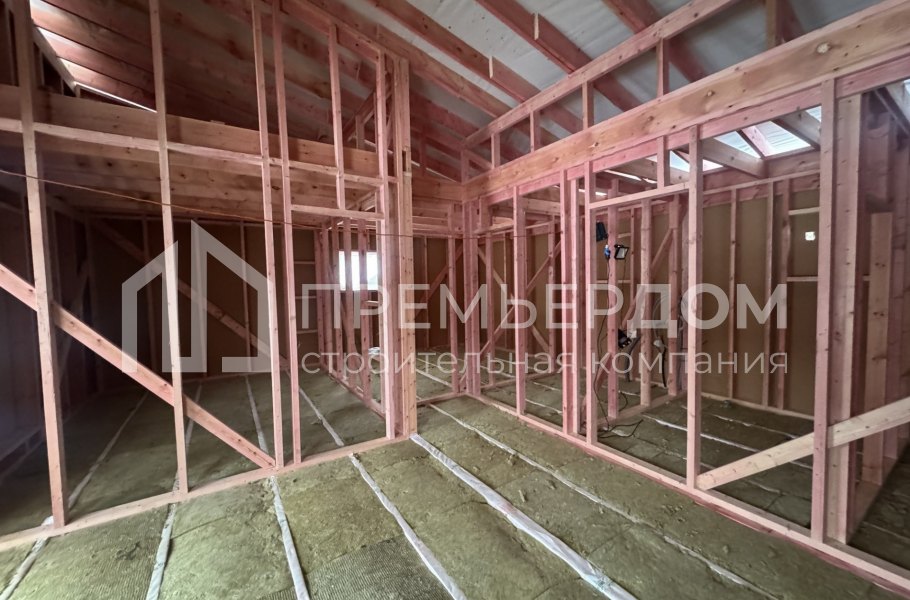 Фото со стройплощадок - Каркасный дом 10х11 м.