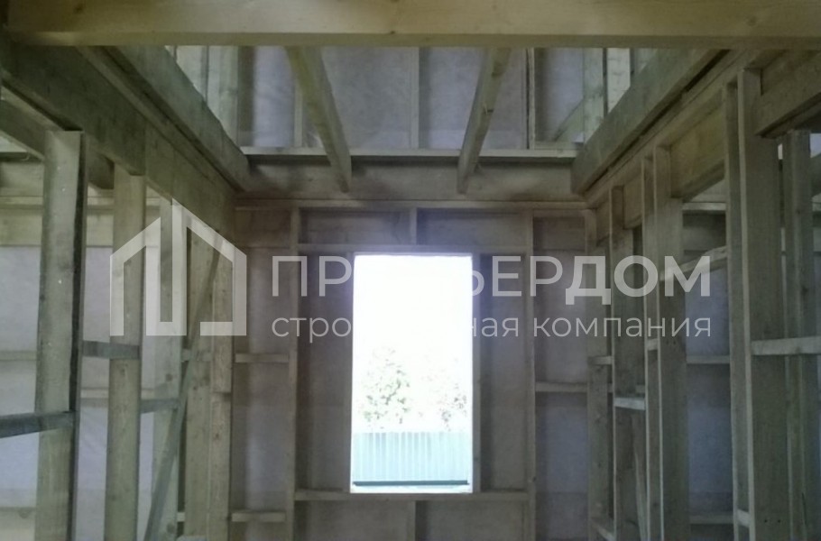 Фото со стройплощадок - Каркасный дом 8х9 м.