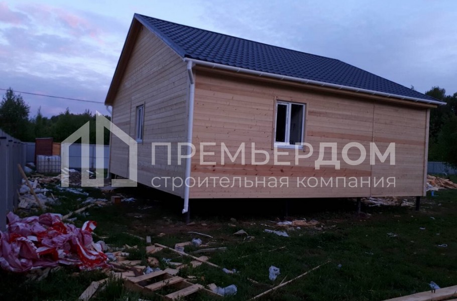 Фото со стройплощадок - Каркасный дом 8,5х9 м с террасой.