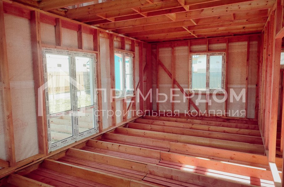 Фото со стройплощадок - Каркасный дом 11х10 м.