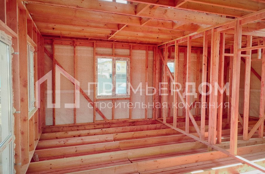 Фото со стройплощадок - Каркасный дом 11х10 м.