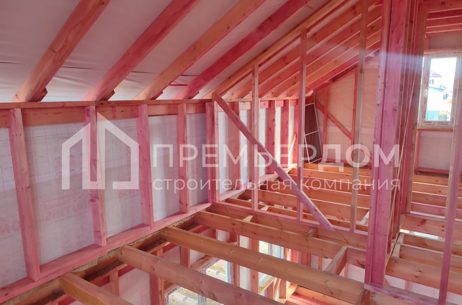 Фото со стройплощадок - Каркасный дом 11х10 м.