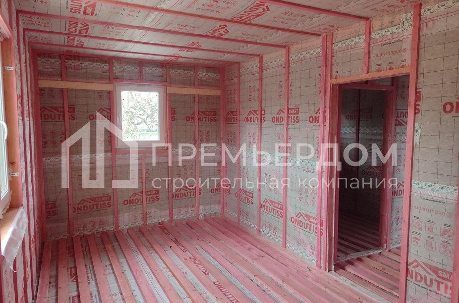 Фото со стройплощадок - Каркасный дом 9х9,4 м.