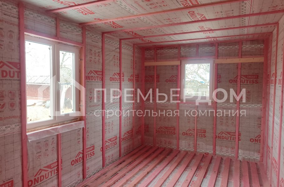 Фото со стройплощадок - Каркасный дом 9х9,4 м.