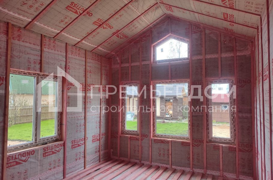 Фото со стройплощадок - Каркасный дом 8,5х9 м.