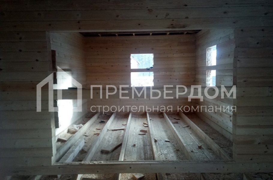 Фото со стройплощадок - Дом из бруса 10х13 м.