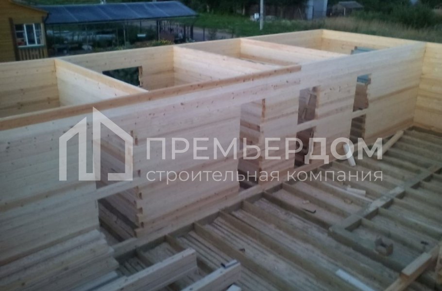 Фото со стройплощадок - Дом из бруса 10х13,7 м.