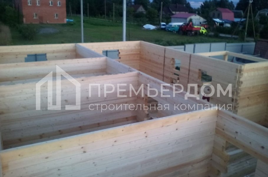 Фото со стройплощадок - Дом из бруса 10х13,7 м.