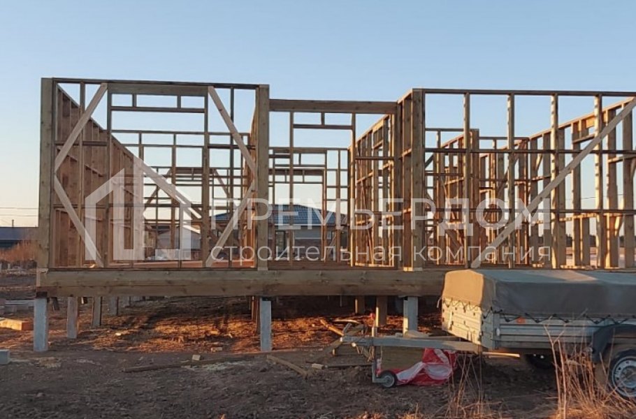 Фото со стройплощадок - Каркасный дом 8х14 м.