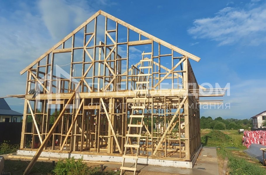 Фото со стройплощадок - Каркасный дом 9х13 м.
