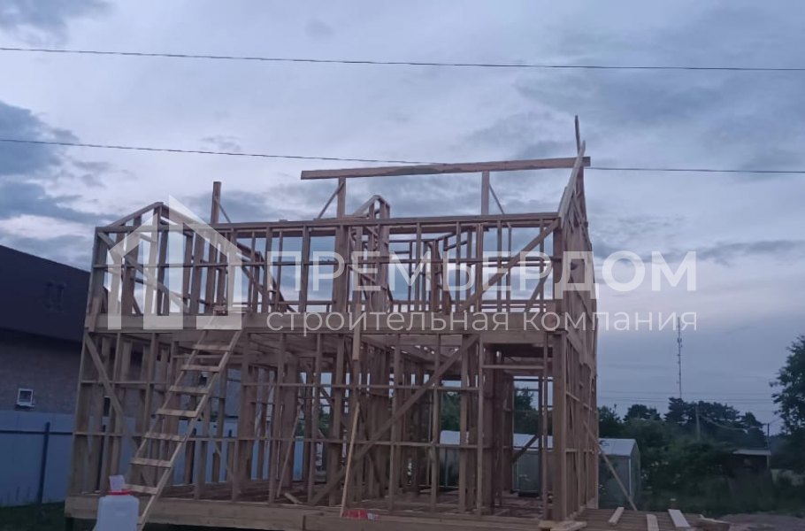 Фото со стройплощадок - Каркасный дом 9х10 м.