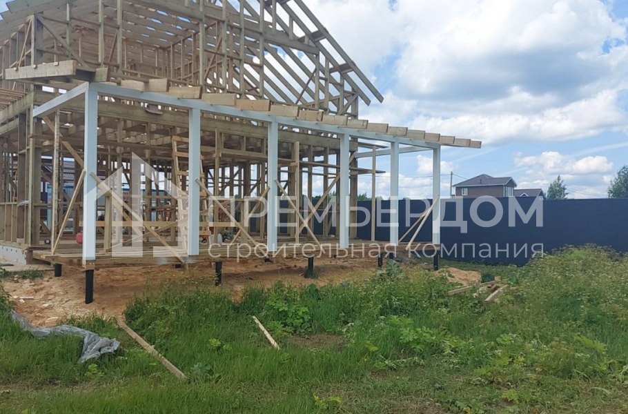 Фото со стройплощадок - Каркасный дом 9х13 м.