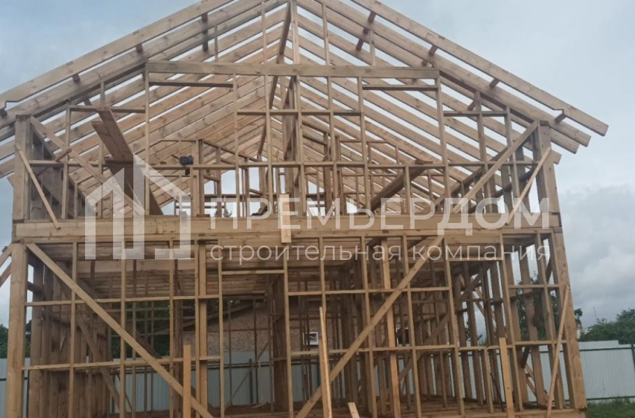 Фото со стройплощадок - Каркасный дом 9х10 м.