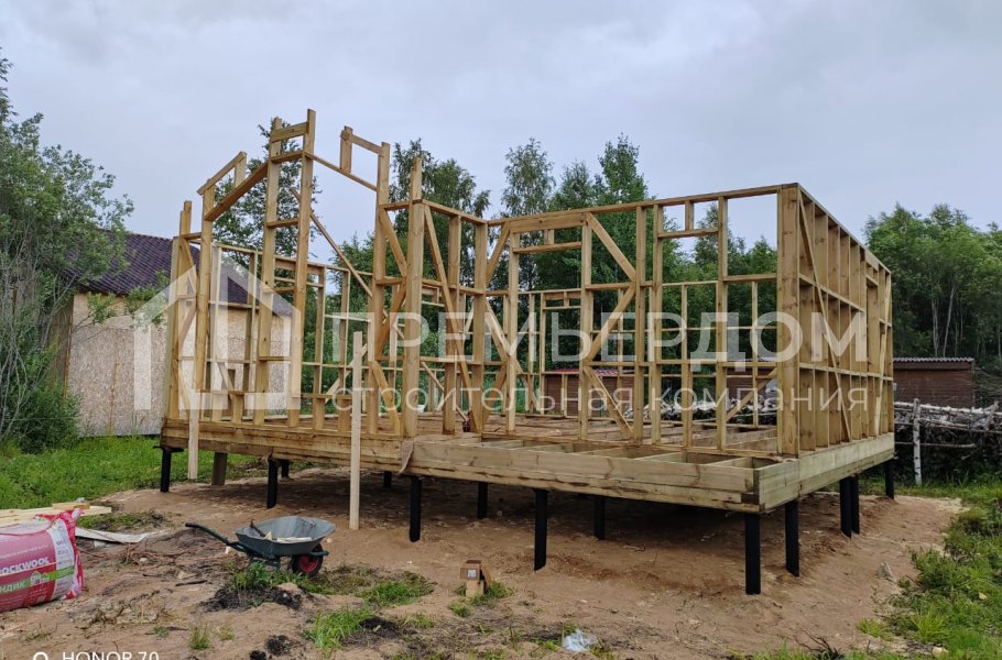 Фото со стройплощадок - Каркасный дом 7.2х8 м.