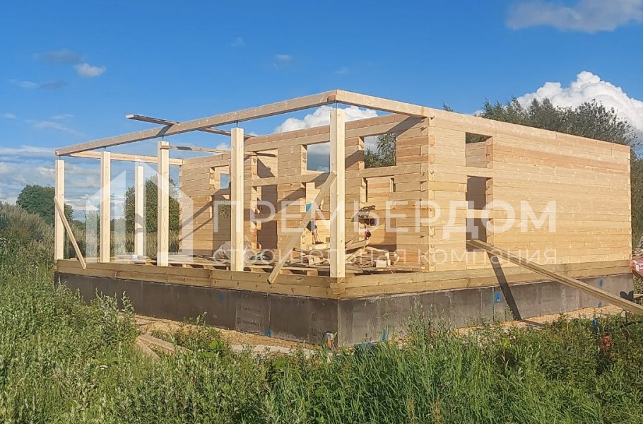 Фото со стройплощадок - Дом из бруса 9х11 м.