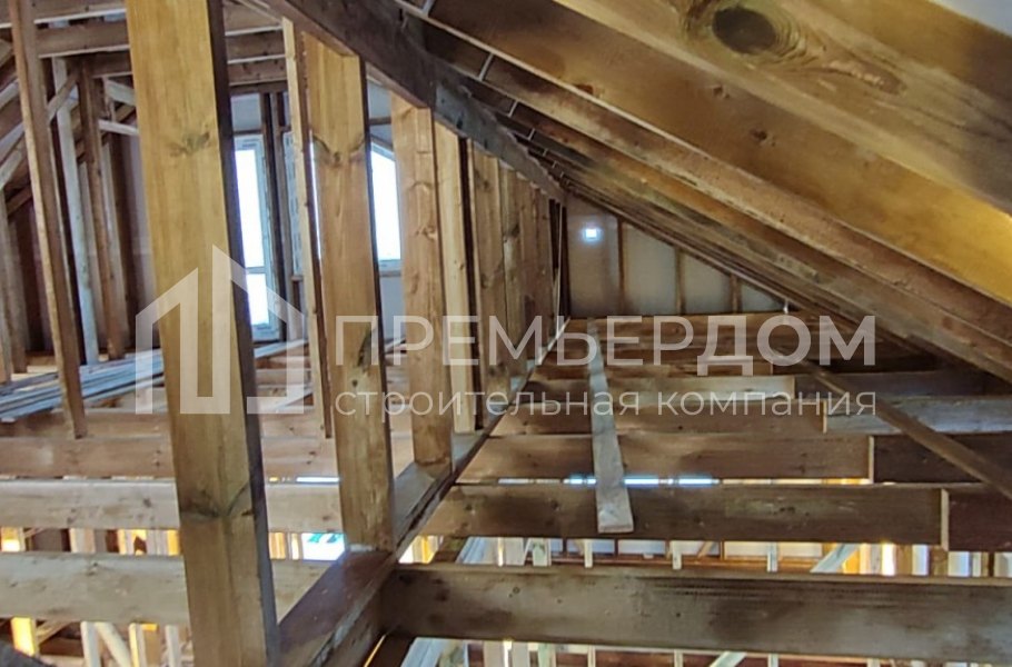 Фото со стройплощадок - Каркасный дом 10.5×12 м.